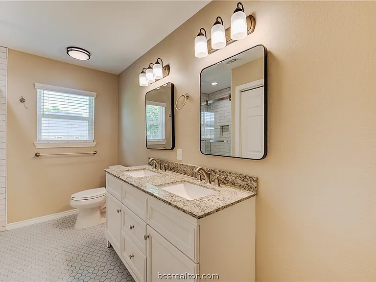 703 Horlock St — Photo 28
