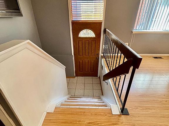 4th image of 9336 Neil Rd #B
