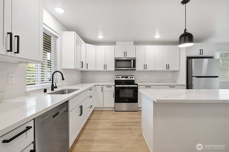 2nd image of 8621 S M Street