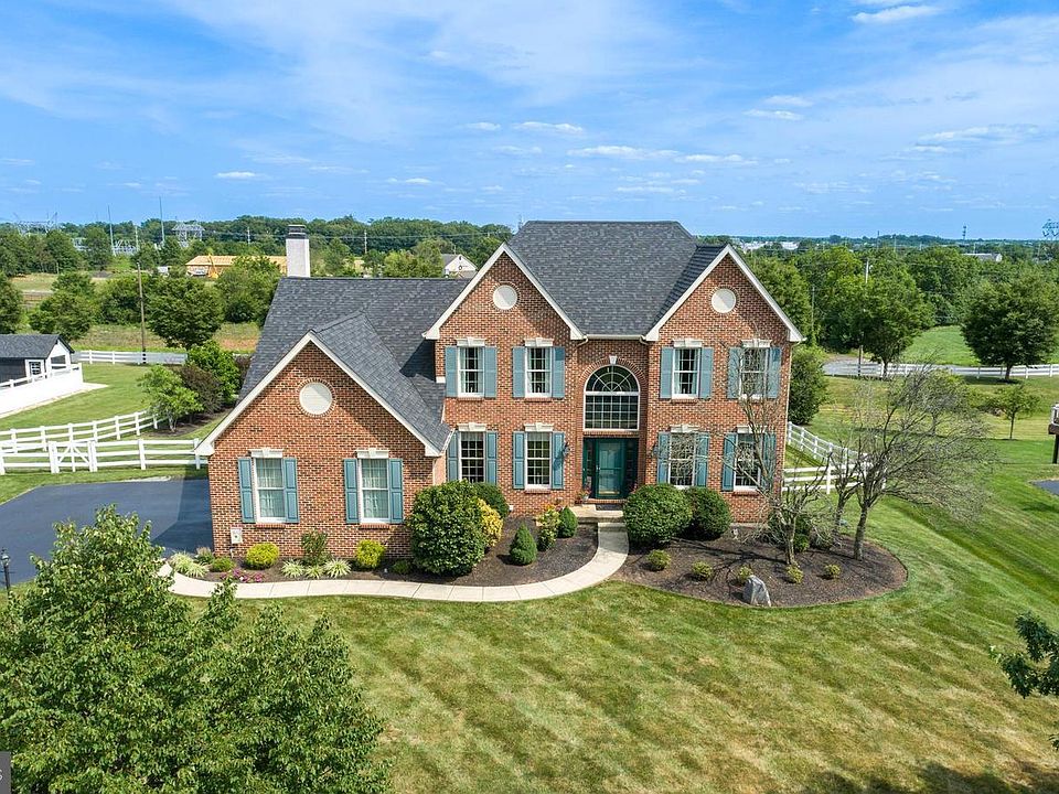 1st image of 33 Knights Crest Ct