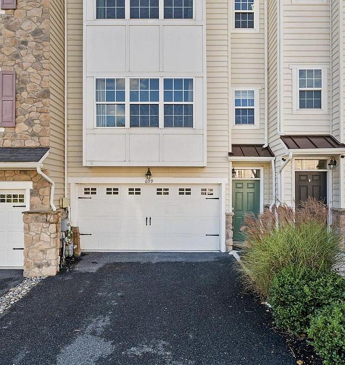 1st image of 609 Jacobsen Cir #148