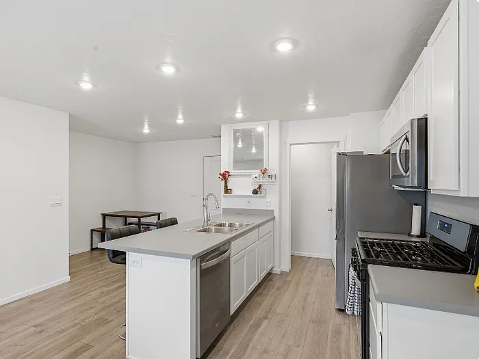 1796 N Blue Iris Ave — Photo 4