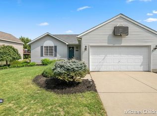 164 Rollingwood Dr, Rockford, MI