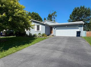 88 Woodsong Ln, Rochester, NY 14612