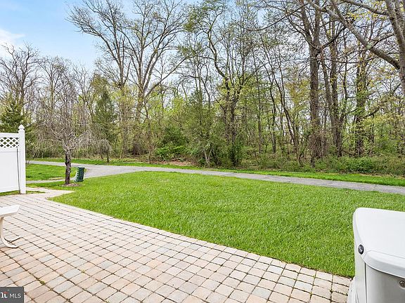 4th image of 34 Schindler Ct