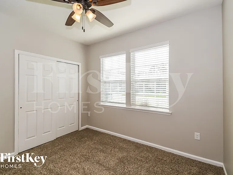 205 Orient Dr — Photo 15