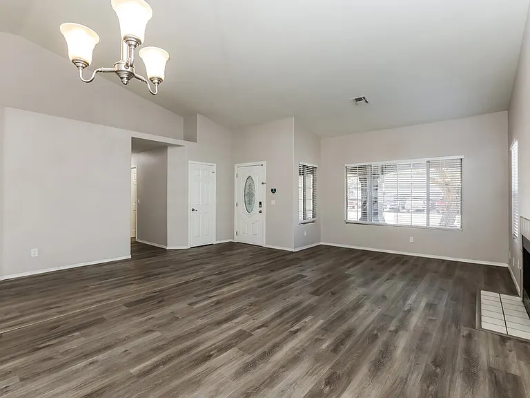 5307 N 79th Dr — Photo 5