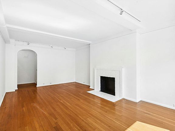 5th image of 140 E 28th St APT 8A