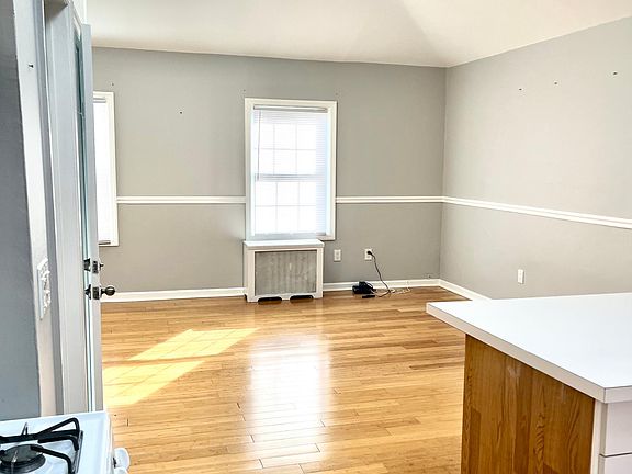 3rd image of 541 Kimball Ave