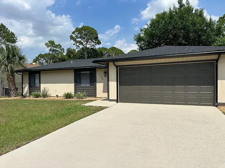725 Jupiter Blvd NW — Photo 2