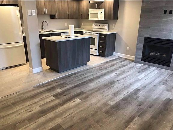 2nd image of 296 Hoylake Cres
