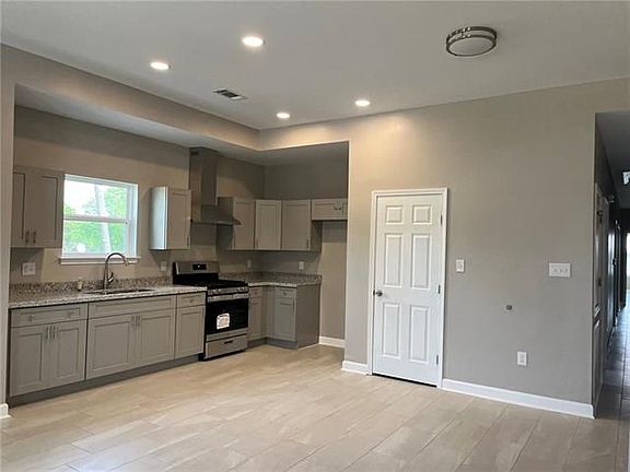 4th image of 5117 Oak Dr