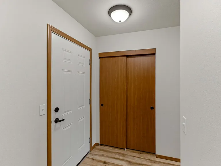 Oak Springs Apartments — Photo 25