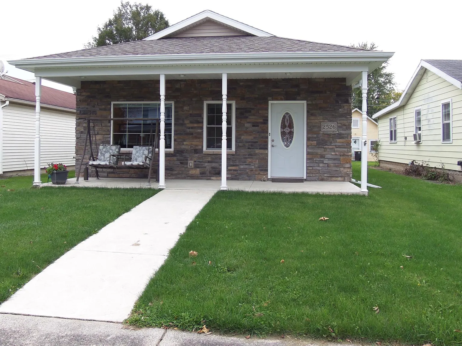3 bed, 1800 sqft, $2,400 — Photo 1