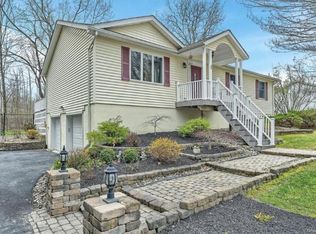 28 Valley View Dr, Middletown, NY 10940