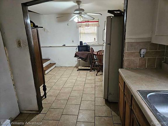 3rd image of 19760 Rowe St