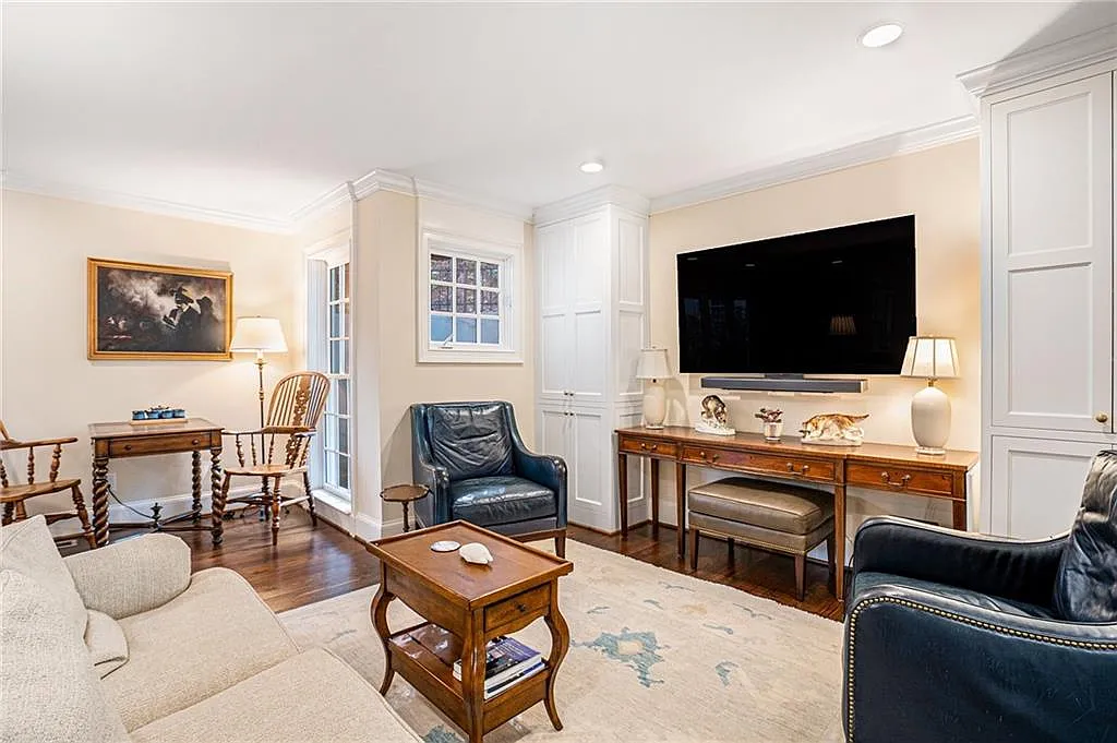 4 bed, 4.5 bath, 3575 sqft, $9,500 — Photo 4
