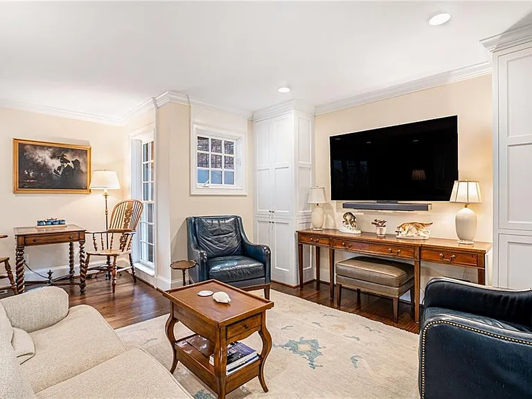 575 Peachtree Battle Ave NW — Photo 4
