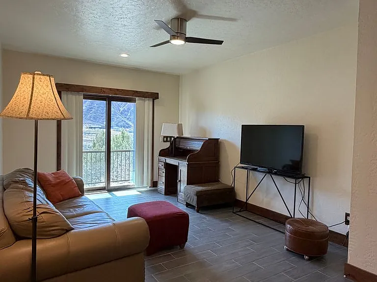 350 Green Way Dr — Photo 7