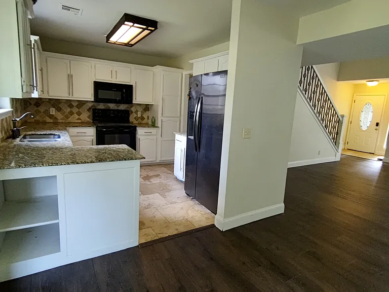 5005 S Poplar Ave — Photo 8