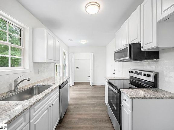 2nd image of 527 Lavendula St