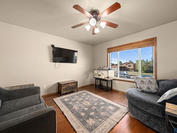 4th image of 4017 W 92nd St