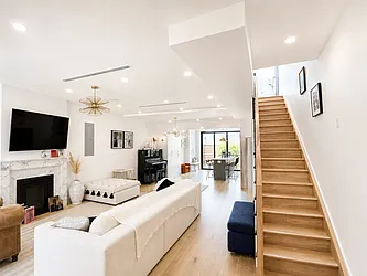 2077 Pacific Street, #2