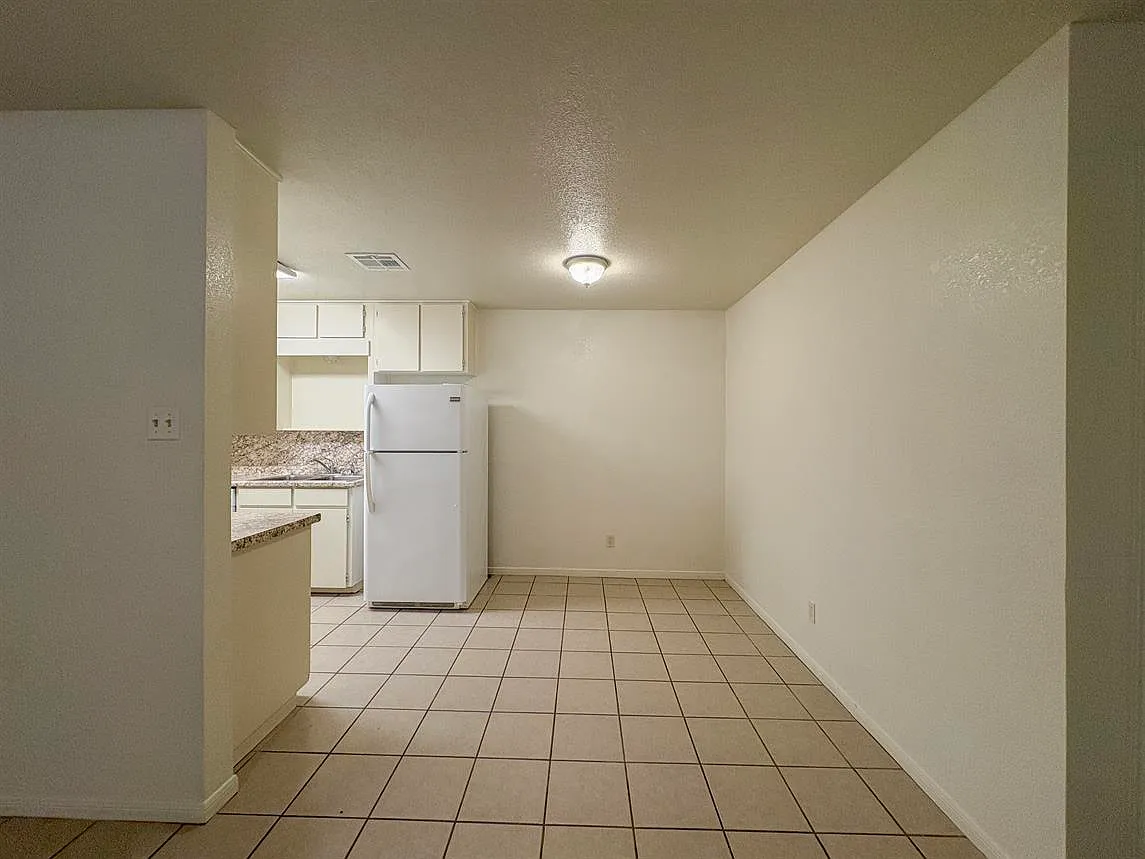 406 N Lp 121 — Photo 2