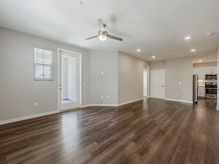 Los Alamitos Luxury Apartments — Photo 83