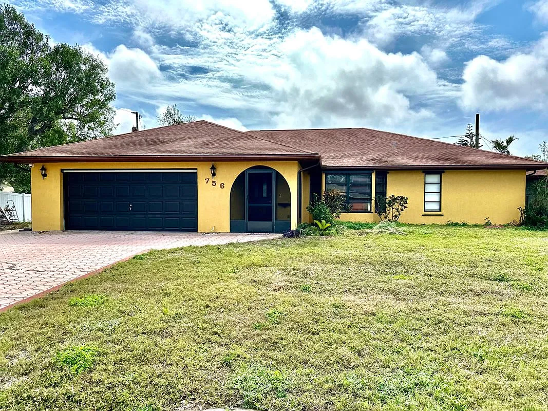2 bed, 2.0 bath, 2084 sqft, $2,300 — Photo 1