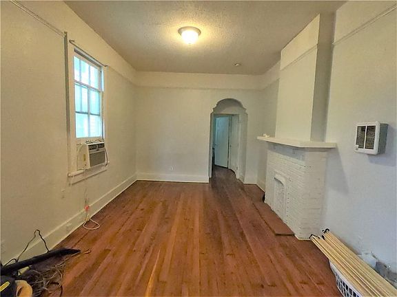 4th image of 8524 Apricot St