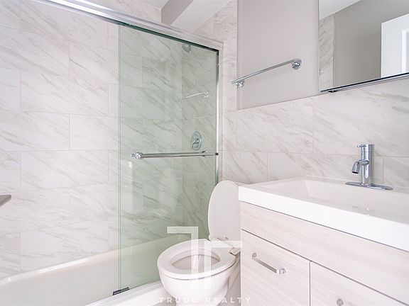 3rd image of 450 W Aldine Ave #209