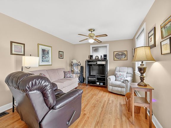 3rd image of 2226 Stratford Ave