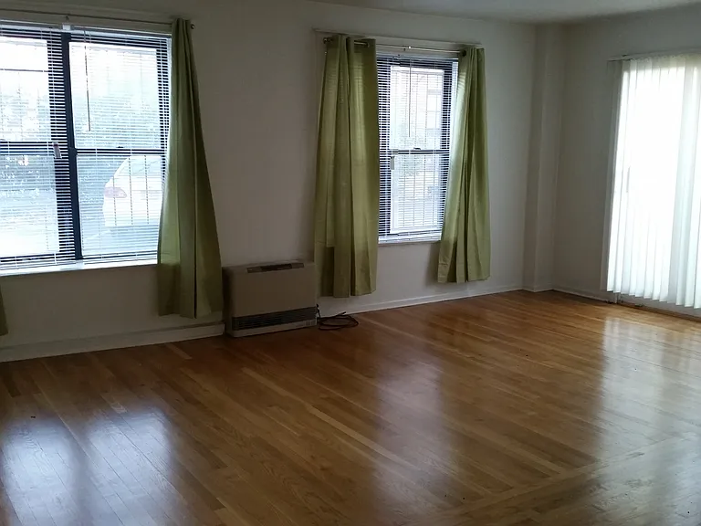 4515 Maryland — Photo 17