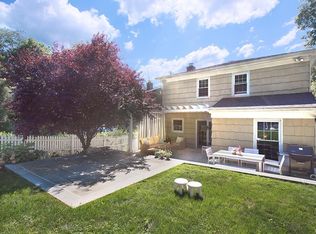 2254 Boston Post Rd, Larchmont, NY 10538