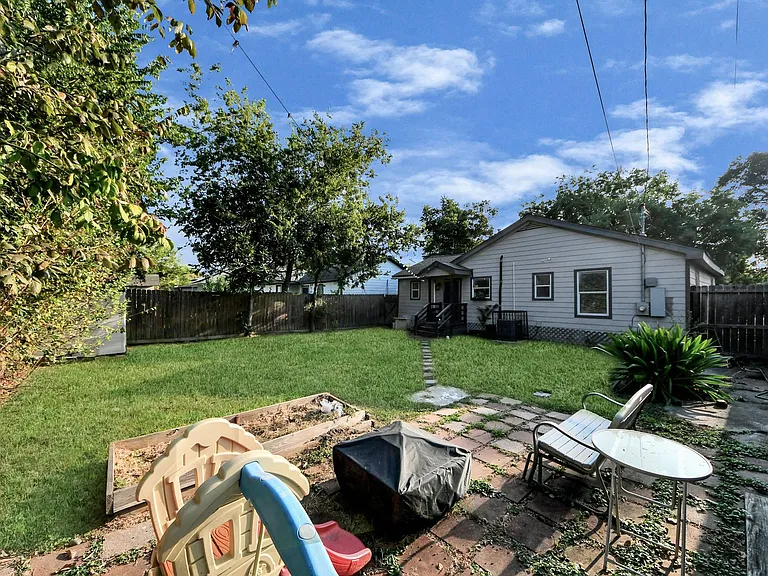 7032 Conley St — Photo 36