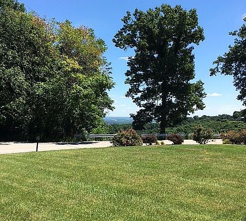 3rd image of N Skyline Dr