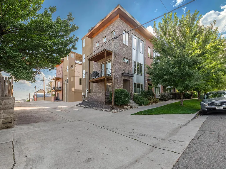 2250 W 31st Ave — Photo 40