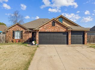 8027 Vintage Trace Dr, Claremore, OK 74019