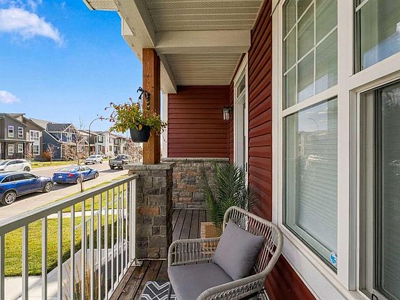 4th image of 71 E Howse Rise NE