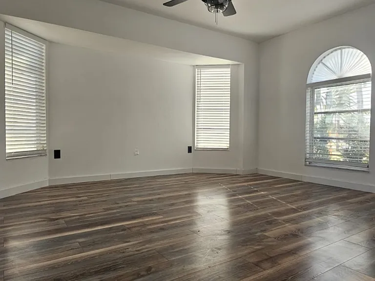 460 Rotonda Cir — Photo 11