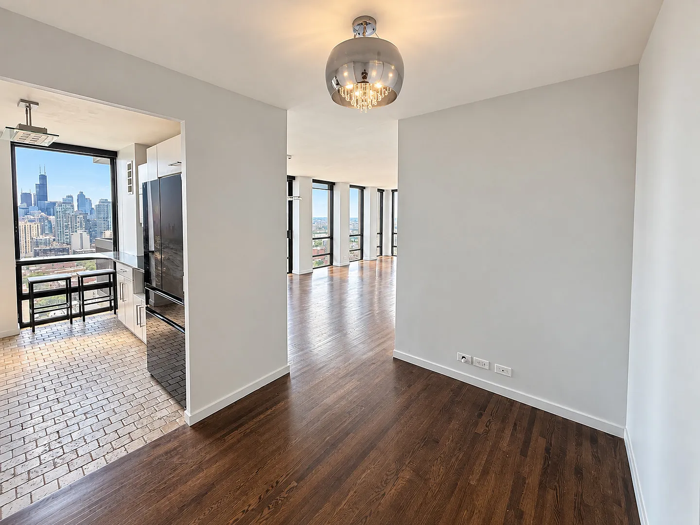 2 bed, 1019 sqft, $4,400 — Photo 2