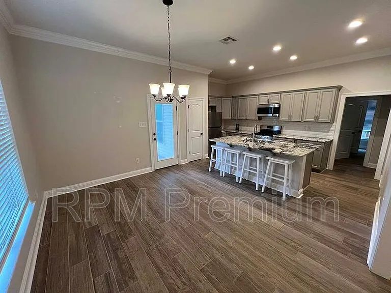 6212 Lake Edge Dr — Photo 7