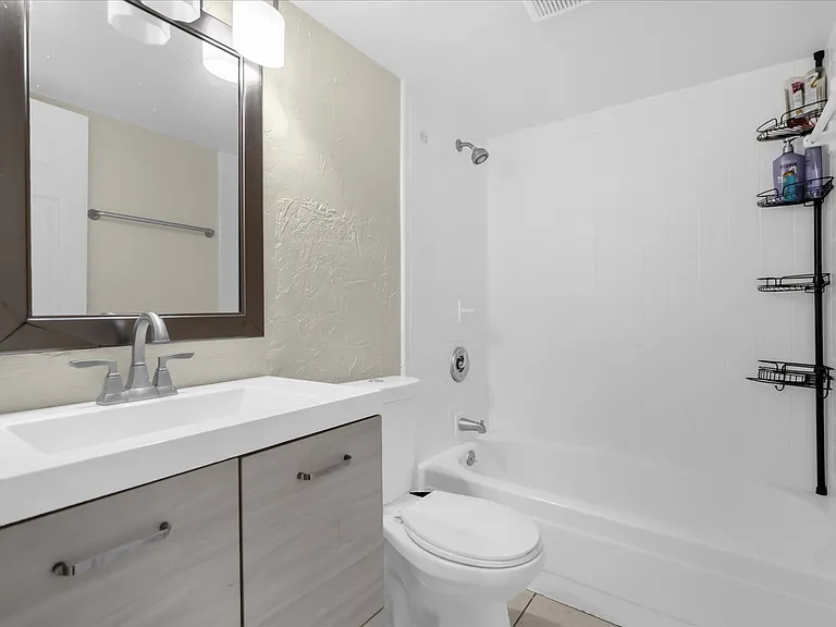 Peregrine Ave — Photo 2