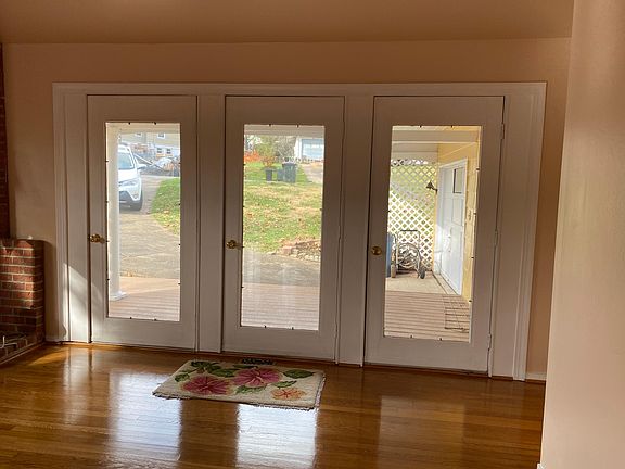 Front entrance. Lots of natural light.