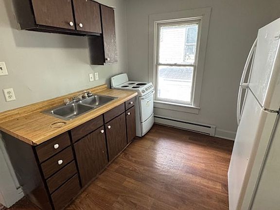 3rd image of 3006 Thompson Ave Unit 2
