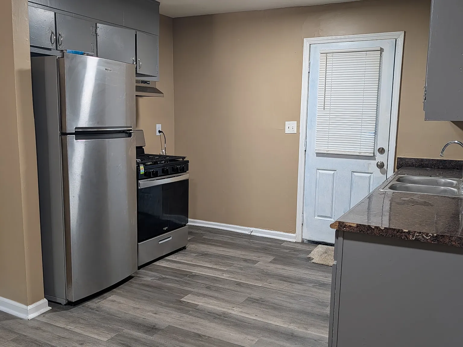 1 bed, 800 sqft, $1,100 — Photo 3