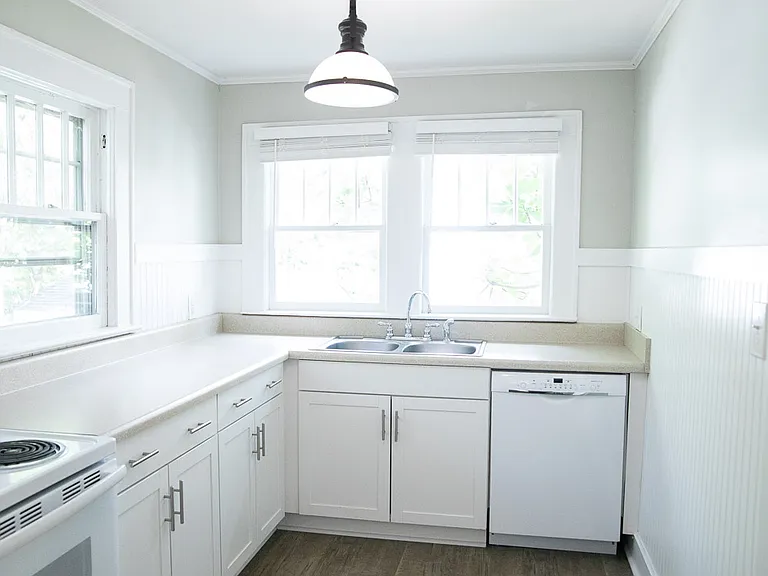 131 Carolina Ave — Photo 2