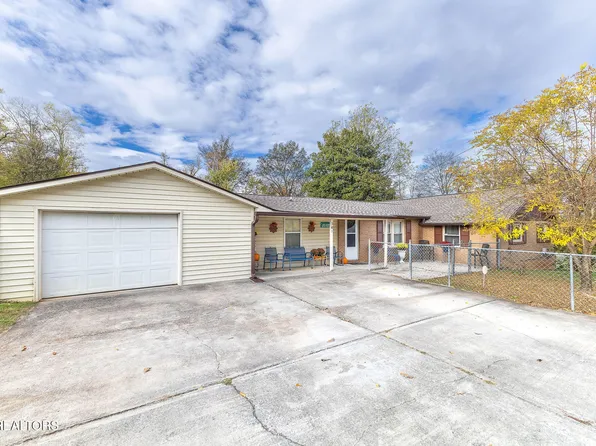 301 Barnett Cir, Harriman, TN 37748