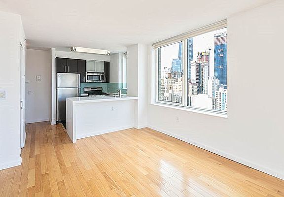 3rd image of 350 W 37th St APT 19H